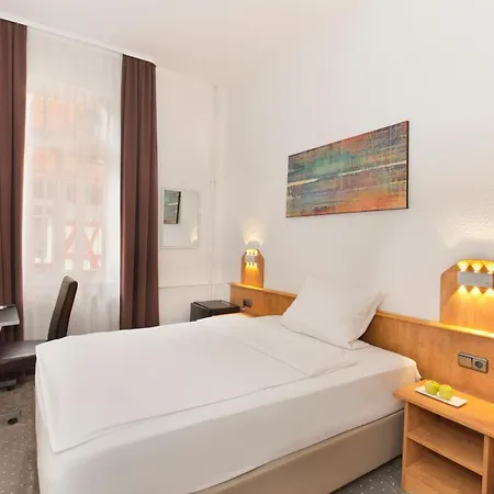 Goldenes Lamm Идштайн